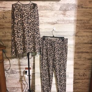Victoria’s Secret cheetah print pajamas set animal print size medium lounge wear